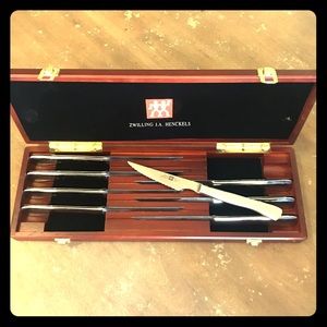Zwilling J.A. Henckels 8 piece steak knife set.